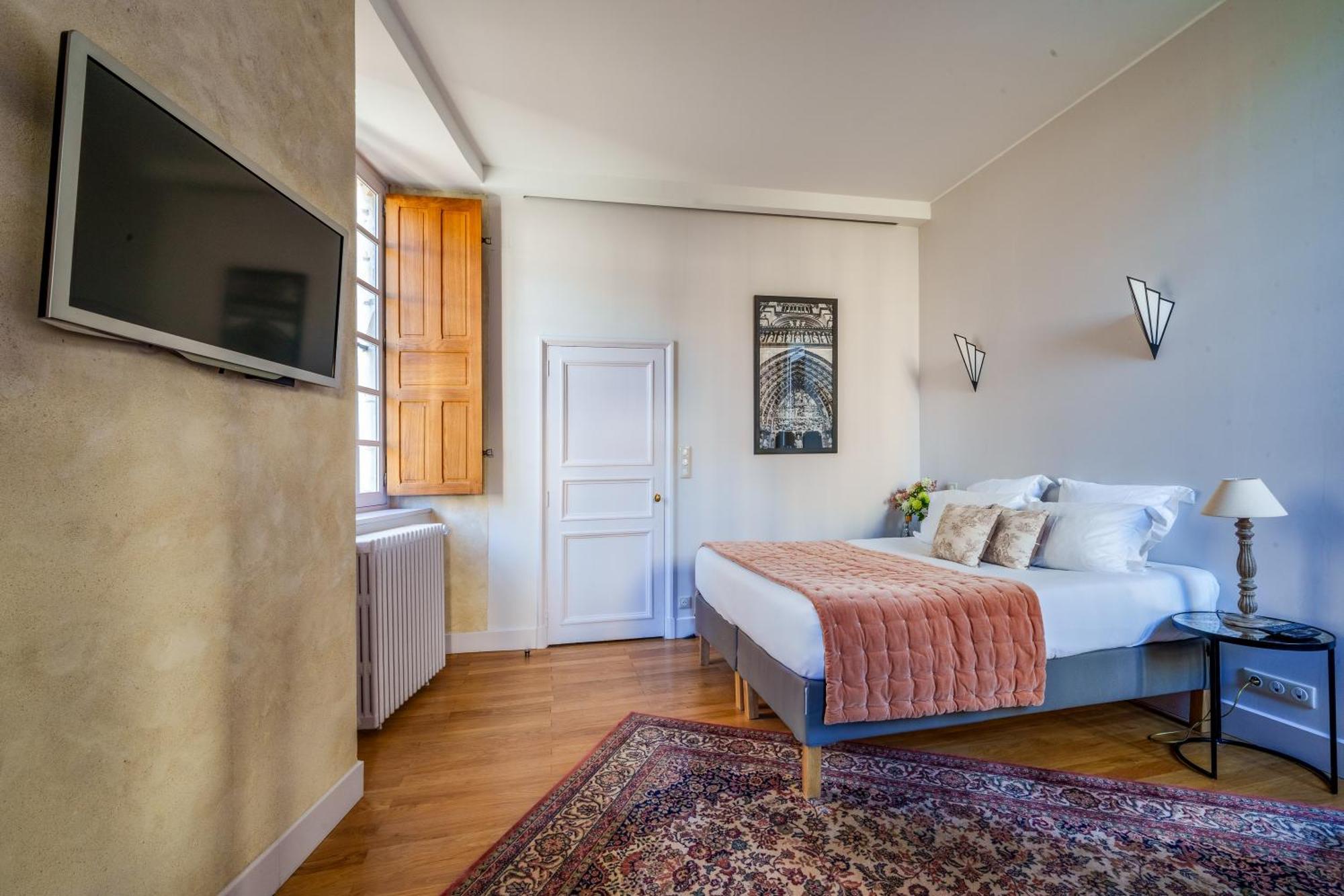 Appartement Raffine Vue Cathedrale, Jardin, Wifi Tours Ngoại thất bức ảnh