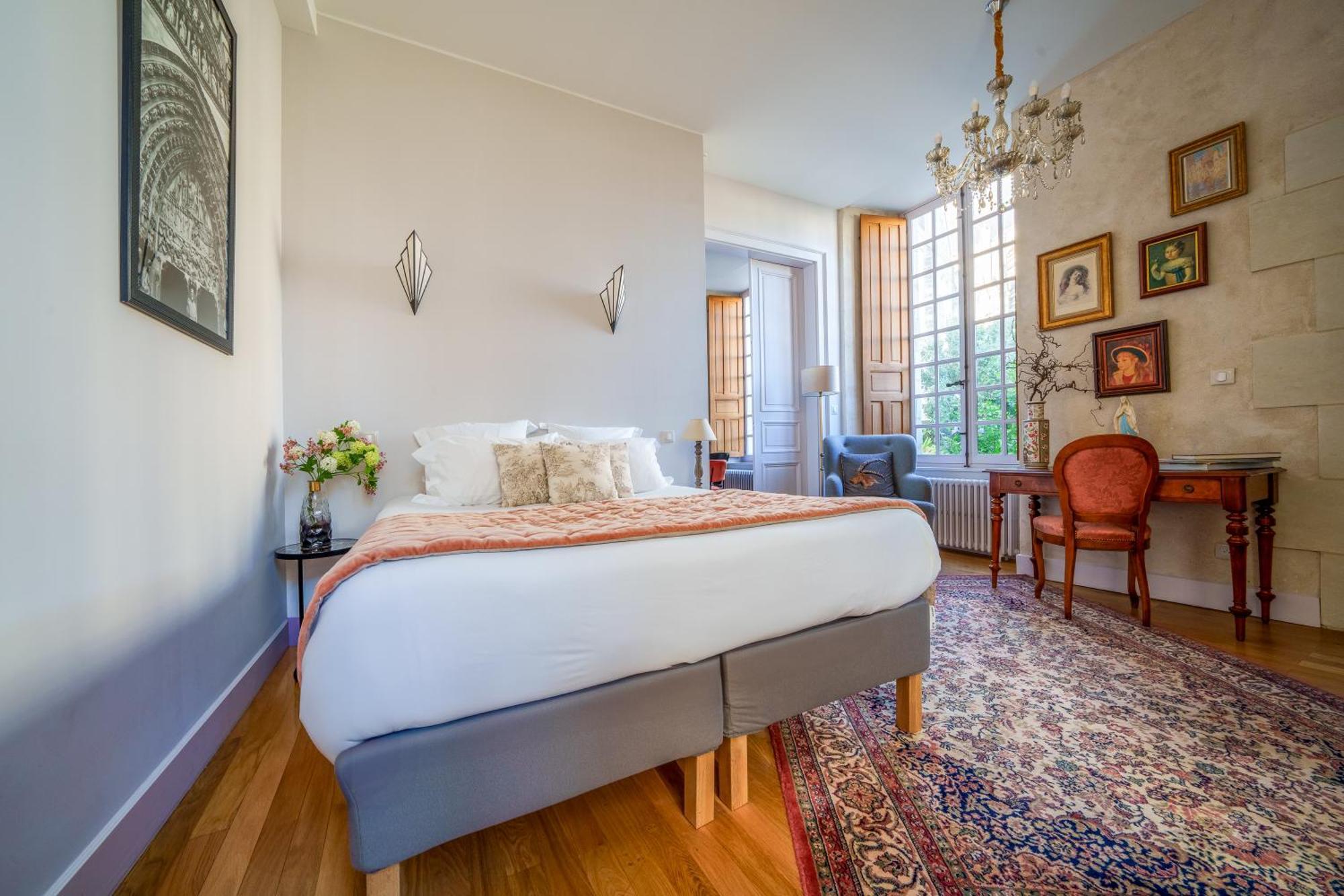 Appartement Raffine Vue Cathedrale, Jardin, Wifi Tours Ngoại thất bức ảnh