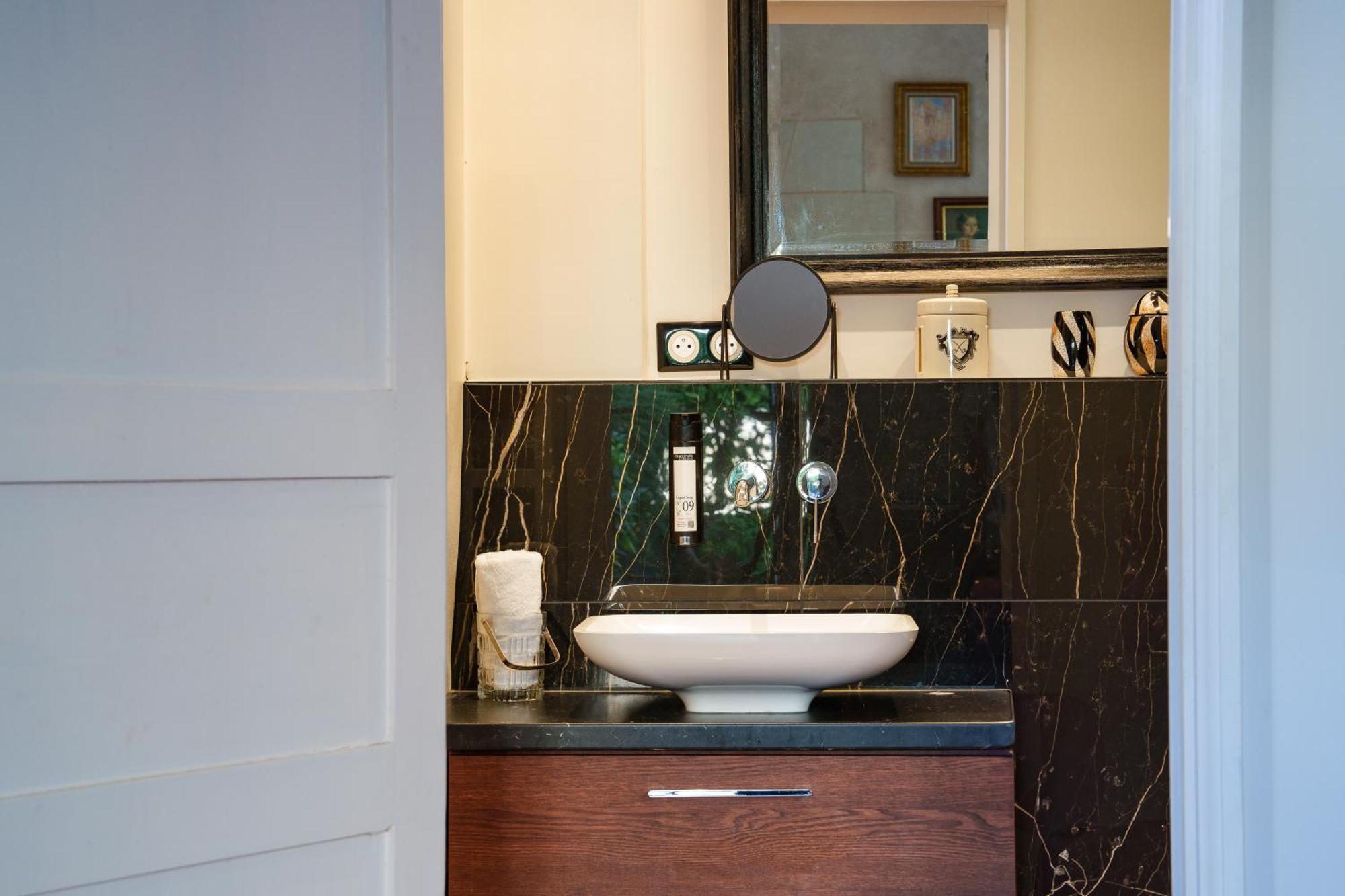 Appartement Raffine Vue Cathedrale, Jardin, Wifi Tours Ngoại thất bức ảnh