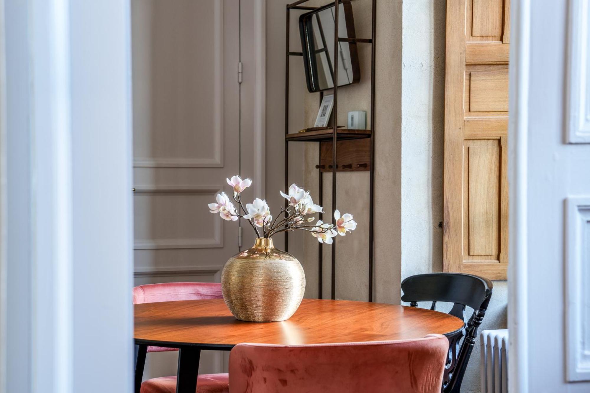 Appartement Raffine Vue Cathedrale, Jardin, Wifi Tours Ngoại thất bức ảnh